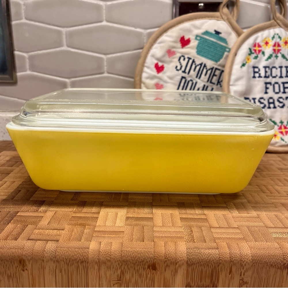 ✨Vintage Pyrex ✨Fridgie refrigerator dish with glass lid yellow